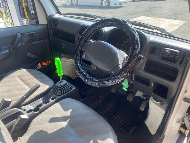 キャリイトラック ＫＣエアコン・パワステ　オールペイント　５速マニュアル　社外アルミ　ＴＯＹＯタイヤ　三方開　リアゴムマット　最大積載量３５０ｋｇ（11枚目）