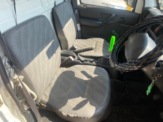 キャリイトラック ＫＣエアコン・パワステ　オールペイント　５速マニュアル　社外アルミ　ＴＯＹＯタイヤ　三方開　リアゴムマット　最大積載量３５０ｋｇ（12枚目）