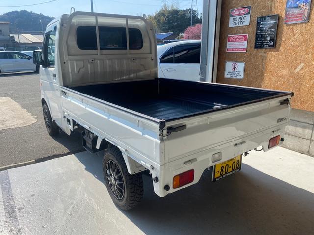 キャリイトラック ＫＣエアコン・パワステ　オールペイント　５速マニュアル　社外アルミ　ＴＯＹＯタイヤ　三方開　リアゴムマット　最大積載量３５０ｋｇ（16枚目）