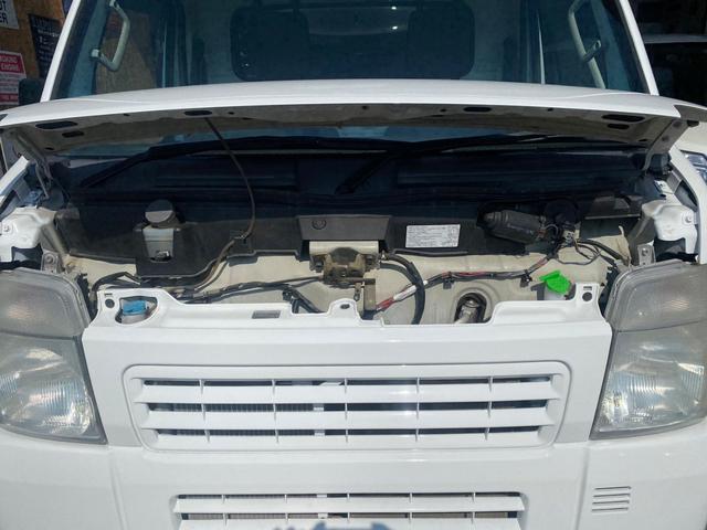 キャリイトラック ＫＣエアコン・パワステ　オールペイント　５速マニュアル　社外アルミ　ＴＯＹＯタイヤ　三方開　リアゴムマット　最大積載量３５０ｋｇ（17枚目）