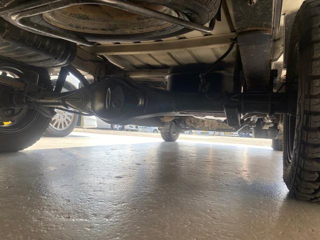 キャリイトラック ＫＣエアコン・パワステ　オールペイント　５速マニュアル　社外アルミ　ＴＯＹＯタイヤ　三方開　リアゴムマット　最大積載量３５０ｋｇ（19枚目）