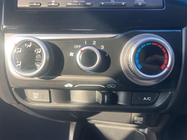 フィット １３Ｇ・Ｆパッケージ　バックカメラ　ナビ　スマートキー　アイドリングストップ　電動格納ミラー　ＣＶＴ　盗難防止システム　衝突安全ボディ　ＡＢＳ　ＥＳＣ　ＣＤ　ＵＳＢ　ミュージックプレイヤー接続可　エアコン（6枚目）