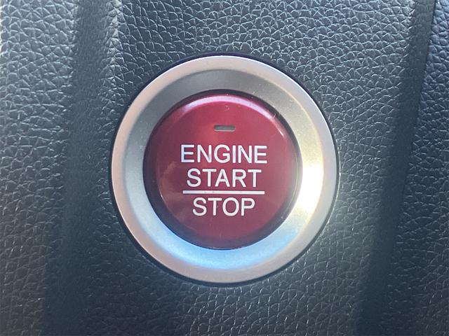 フィット １３Ｇ・Ｆパッケージ　バックカメラ　ナビ　スマートキー　アイドリングストップ　電動格納ミラー　ＣＶＴ　盗難防止システム　衝突安全ボディ　ＡＢＳ　ＥＳＣ　ＣＤ　ＵＳＢ　ミュージックプレイヤー接続可　エアコン（8枚目）