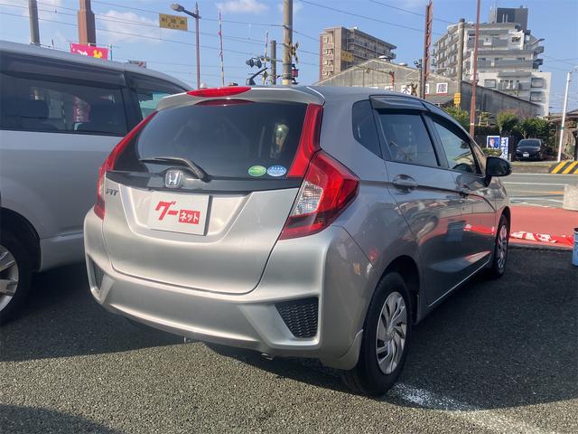 フィット １３Ｇ・Ｆパッケージ　バックカメラ　ナビ　スマートキー　アイドリングストップ　電動格納ミラー　ＣＶＴ　盗難防止システム　衝突安全ボディ　ＡＢＳ　ＥＳＣ　ＣＤ　ＵＳＢ　ミュージックプレイヤー接続可　エアコン（14枚目）