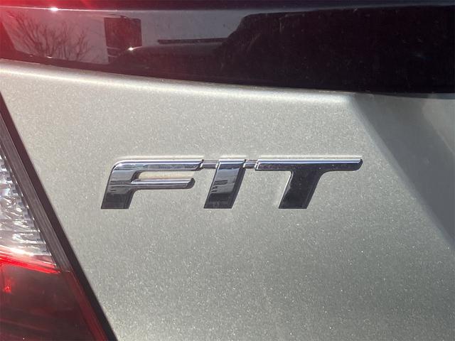 フィット １３Ｇ・Ｆパッケージ　バックカメラ　ナビ　スマートキー　アイドリングストップ　電動格納ミラー　ＣＶＴ　盗難防止システム　衝突安全ボディ　ＡＢＳ　ＥＳＣ　ＣＤ　ＵＳＢ　ミュージックプレイヤー接続可　エアコン（17枚目）