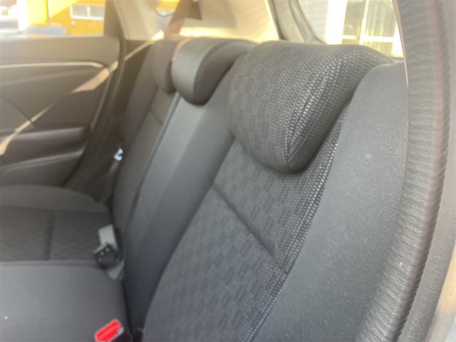フィット １３Ｇ・Ｆパッケージ　バックカメラ　ナビ　スマートキー　アイドリングストップ　電動格納ミラー　ＣＶＴ　盗難防止システム　衝突安全ボディ　ＡＢＳ　ＥＳＣ　ＣＤ　ＵＳＢ　ミュージックプレイヤー接続可　エアコン（30枚目）