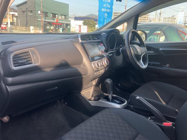 フィット １３Ｇ・Ｆパッケージ　バックカメラ　ナビ　スマートキー　アイドリングストップ　電動格納ミラー　ＣＶＴ　盗難防止システム　衝突安全ボディ　ＡＢＳ　ＥＳＣ　ＣＤ　ＵＳＢ　ミュージックプレイヤー接続可　エアコン（35枚目）