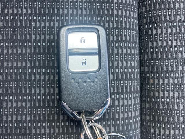 フィット １３Ｇ・Ｆパッケージ　バックカメラ　ナビ　スマートキー　アイドリングストップ　電動格納ミラー　ＣＶＴ　盗難防止システム　衝突安全ボディ　ＡＢＳ　ＥＳＣ　ＣＤ　ＵＳＢ　ミュージックプレイヤー接続可　エアコン（44枚目）