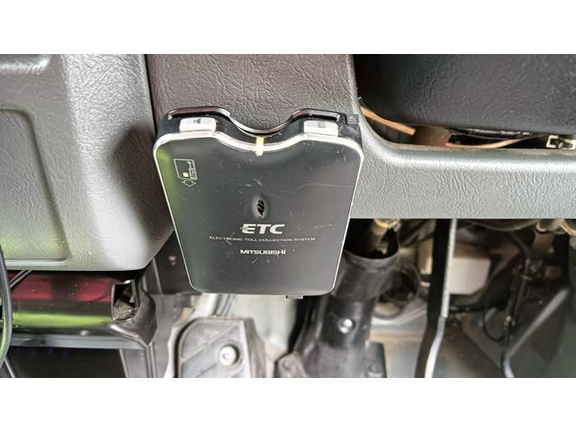 ＮＶ１００クリッパーバン ＤＸハイルーフ　キャンピングカーベット２席・オートマ・フル装備・車検Ｒ８年１１月・カロッツェリアナビ・フルセグ・Ｒフリップダウンモニター・社外１４ＡＷ・ＬＥＤライト・ＬＥＤポジジョン・ＬＥＤフォグランプ・キーレス（17枚目）