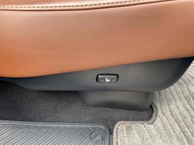 ランドクルーザー ZX 4WD ドライブレコーダー バックカメラ クリアランスソナー オートクルーズコントロール パワーシート 衝突被害軽減システム サンルーフ ナビ オートマチックハイビーム LEDヘッドランプ(39枚目)