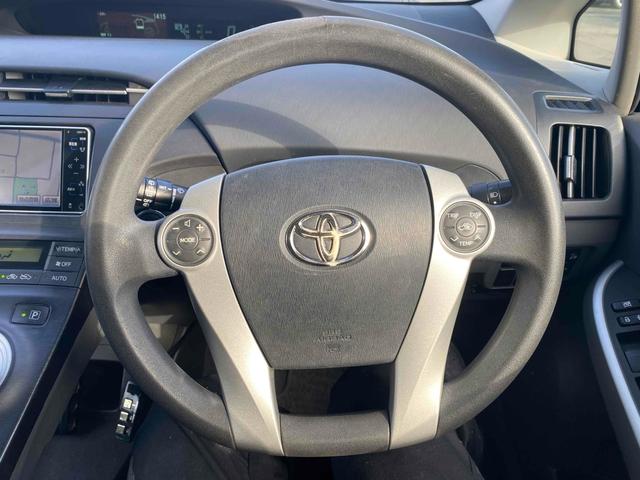 プリウス Ｓツーリングセレクション　ＥＴＣ　バックカメラ　ナビ　アルミホイール　ＬＥＤヘッドランプ　ヘッドライトウォッシャー　ＣＶＴ　スマートキー　アイドリングストップ　電動格納ミラー　盗難防止システム　ＣＤ（3枚目）