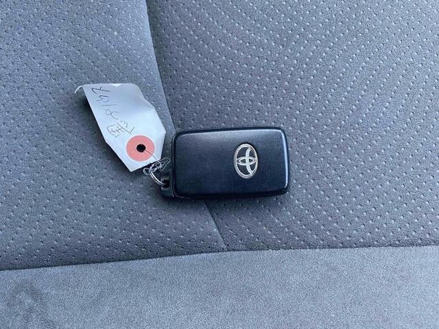 プリウス Ｓツーリングセレクション　ＥＴＣ　バックカメラ　ナビ　アルミホイール　ＬＥＤヘッドランプ　ヘッドライトウォッシャー　ＣＶＴ　スマートキー　アイドリングストップ　電動格納ミラー　盗難防止システム　ＣＤ（11枚目）