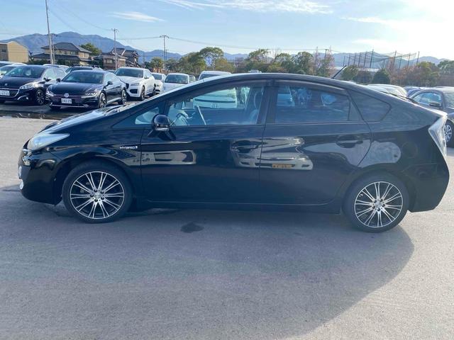 プリウス Ｓツーリングセレクション　ＥＴＣ　バックカメラ　ナビ　アルミホイール　ＬＥＤヘッドランプ　ヘッドライトウォッシャー　ＣＶＴ　スマートキー　アイドリングストップ　電動格納ミラー　盗難防止システム　ＣＤ（15枚目）