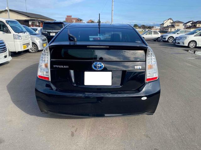 プリウス Ｓツーリングセレクション　ＥＴＣ　バックカメラ　ナビ　アルミホイール　ＬＥＤヘッドランプ　ヘッドライトウォッシャー　ＣＶＴ　スマートキー　アイドリングストップ　電動格納ミラー　盗難防止システム　ＣＤ（16枚目）