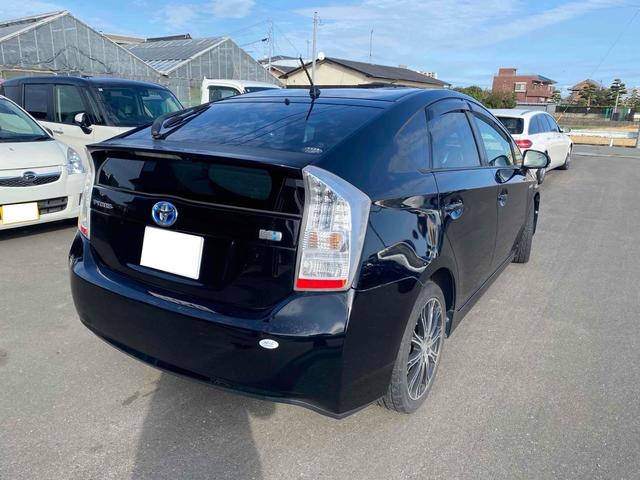 プリウス Ｓツーリングセレクション　ＥＴＣ　バックカメラ　ナビ　アルミホイール　ＬＥＤヘッドランプ　ヘッドライトウォッシャー　ＣＶＴ　スマートキー　アイドリングストップ　電動格納ミラー　盗難防止システム　ＣＤ（17枚目）