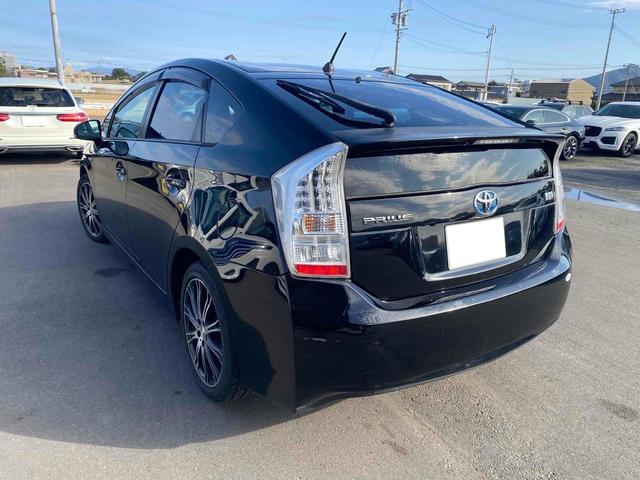 プリウス Ｓツーリングセレクション　ＥＴＣ　バックカメラ　ナビ　アルミホイール　ＬＥＤヘッドランプ　ヘッドライトウォッシャー　ＣＶＴ　スマートキー　アイドリングストップ　電動格納ミラー　盗難防止システム　ＣＤ（18枚目）