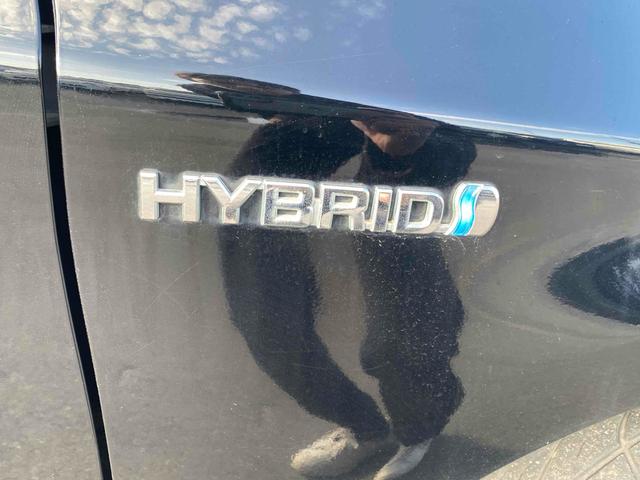 プリウス Ｓツーリングセレクション　ＥＴＣ　バックカメラ　ナビ　アルミホイール　ＬＥＤヘッドランプ　ヘッドライトウォッシャー　ＣＶＴ　スマートキー　アイドリングストップ　電動格納ミラー　盗難防止システム　ＣＤ（24枚目）