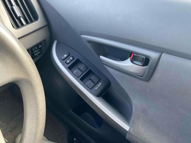 プリウス Ｓツーリングセレクション　ＥＴＣ　バックカメラ　ナビ　アルミホイール　ＬＥＤヘッドランプ　ヘッドライトウォッシャー　ＣＶＴ　スマートキー　アイドリングストップ　電動格納ミラー　盗難防止システム　ＣＤ（26枚目）