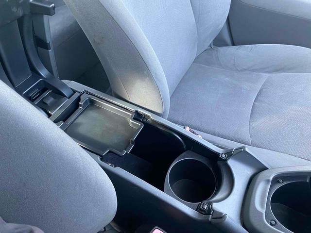 プリウス Ｓツーリングセレクション　ＥＴＣ　バックカメラ　ナビ　アルミホイール　ＬＥＤヘッドランプ　ヘッドライトウォッシャー　ＣＶＴ　スマートキー　アイドリングストップ　電動格納ミラー　盗難防止システム　ＣＤ（28枚目）