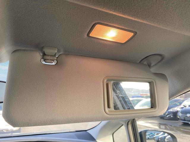 プリウス Ｓツーリングセレクション　ＥＴＣ　バックカメラ　ナビ　アルミホイール　ＬＥＤヘッドランプ　ヘッドライトウォッシャー　ＣＶＴ　スマートキー　アイドリングストップ　電動格納ミラー　盗難防止システム　ＣＤ（33枚目）