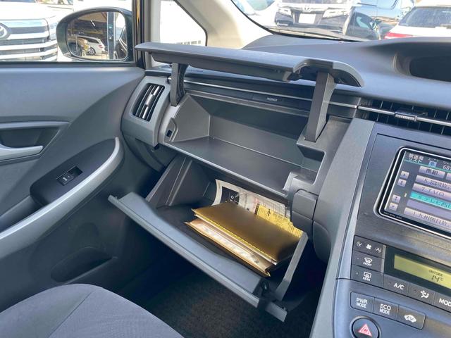 プリウス Ｓツーリングセレクション　ＥＴＣ　バックカメラ　ナビ　アルミホイール　ＬＥＤヘッドランプ　ヘッドライトウォッシャー　ＣＶＴ　スマートキー　アイドリングストップ　電動格納ミラー　盗難防止システム　ＣＤ（35枚目）