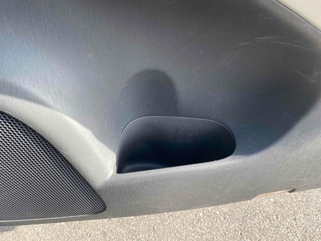 プリウス Ｓツーリングセレクション　ＥＴＣ　バックカメラ　ナビ　アルミホイール　ＬＥＤヘッドランプ　ヘッドライトウォッシャー　ＣＶＴ　スマートキー　アイドリングストップ　電動格納ミラー　盗難防止システム　ＣＤ（38枚目）