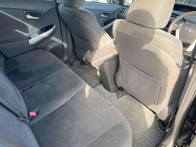 プリウス Ｓツーリングセレクション　ＥＴＣ　バックカメラ　ナビ　アルミホイール　ＬＥＤヘッドランプ　ヘッドライトウォッシャー　ＣＶＴ　スマートキー　アイドリングストップ　電動格納ミラー　盗難防止システム　ＣＤ（41枚目）