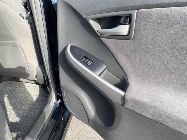 プリウス Ｓツーリングセレクション　ＥＴＣ　バックカメラ　ナビ　アルミホイール　ＬＥＤヘッドランプ　ヘッドライトウォッシャー　ＣＶＴ　スマートキー　アイドリングストップ　電動格納ミラー　盗難防止システム　ＣＤ（43枚目）