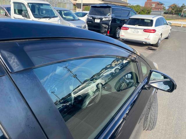 プリウス Ｓツーリングセレクション　ＥＴＣ　バックカメラ　ナビ　アルミホイール　ＬＥＤヘッドランプ　ヘッドライトウォッシャー　ＣＶＴ　スマートキー　アイドリングストップ　電動格納ミラー　盗難防止システム　ＣＤ（45枚目）