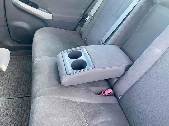 プリウス Ｓツーリングセレクション　ＥＴＣ　バックカメラ　ナビ　アルミホイール　ＬＥＤヘッドランプ　ヘッドライトウォッシャー　ＣＶＴ　スマートキー　アイドリングストップ　電動格納ミラー　盗難防止システム　ＣＤ（53枚目）