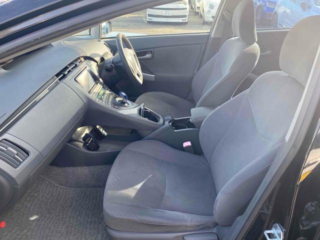 プリウス Ｓツーリングセレクション　ＥＴＣ　バックカメラ　ナビ　アルミホイール　ＬＥＤヘッドランプ　ヘッドライトウォッシャー　ＣＶＴ　スマートキー　アイドリングストップ　電動格納ミラー　盗難防止システム　ＣＤ（55枚目）