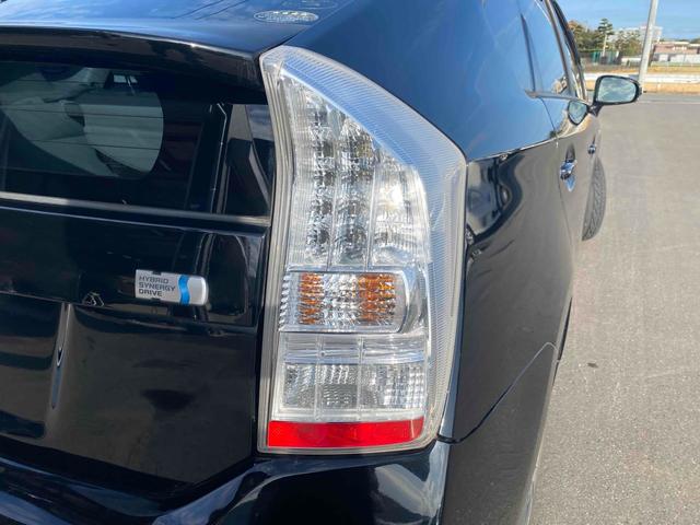 プリウス Ｓツーリングセレクション　ＥＴＣ　バックカメラ　ナビ　アルミホイール　ＬＥＤヘッドランプ　ヘッドライトウォッシャー　ＣＶＴ　スマートキー　アイドリングストップ　電動格納ミラー　盗難防止システム　ＣＤ（63枚目）