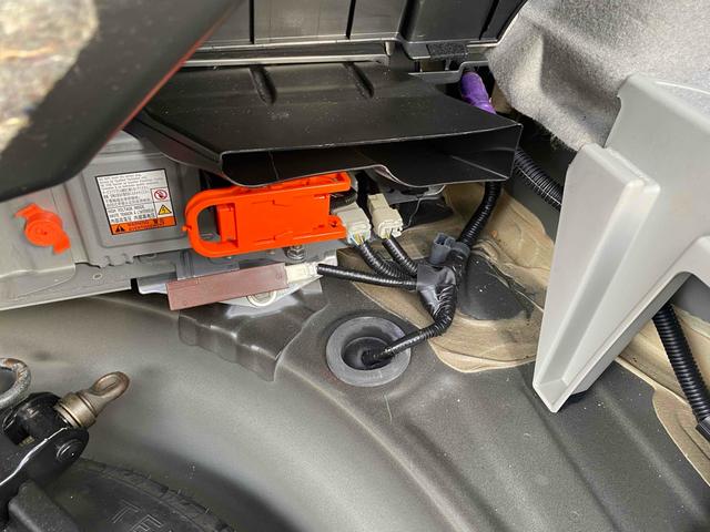 プリウス Ｓツーリングセレクション　ＥＴＣ　バックカメラ　ナビ　アルミホイール　ＬＥＤヘッドランプ　ヘッドライトウォッシャー　ＣＶＴ　スマートキー　アイドリングストップ　電動格納ミラー　盗難防止システム　ＣＤ（68枚目）