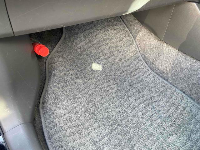 プリウス Ｓツーリングセレクション　ＥＴＣ　バックカメラ　ナビ　アルミホイール　ＬＥＤヘッドランプ　ヘッドライトウォッシャー　ＣＶＴ　スマートキー　アイドリングストップ　電動格納ミラー　盗難防止システム　ＣＤ（70枚目）