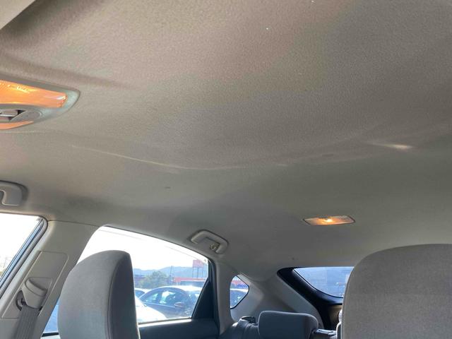 プリウス Ｓツーリングセレクション　ＥＴＣ　バックカメラ　ナビ　アルミホイール　ＬＥＤヘッドランプ　ヘッドライトウォッシャー　ＣＶＴ　スマートキー　アイドリングストップ　電動格納ミラー　盗難防止システム　ＣＤ（72枚目）
