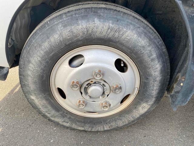 デュトロ ベースグレード　トラック　ＭＴ　エアコン　パワーウィンドウ　運転席エアバッグ（10枚目）