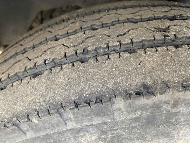 デュトロ ベースグレード　トラック　ＭＴ　エアコン　パワーウィンドウ　運転席エアバッグ（11枚目）