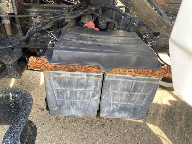 デュトロ ベースグレード　トラック　ＭＴ　エアコン　パワーウィンドウ　運転席エアバッグ（13枚目）