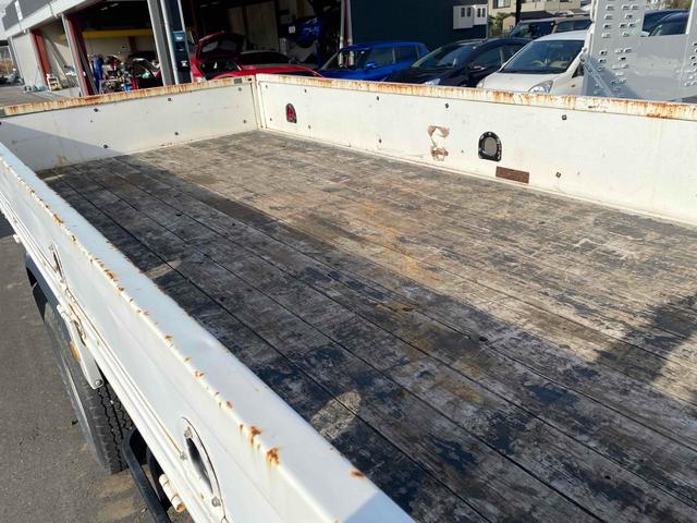 デュトロ ベースグレード　トラック　ＭＴ　エアコン　パワーウィンドウ　運転席エアバッグ（22枚目）