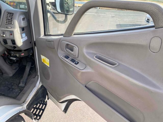 デュトロ ベースグレード　トラック　ＭＴ　エアコン　パワーウィンドウ　運転席エアバッグ（30枚目）