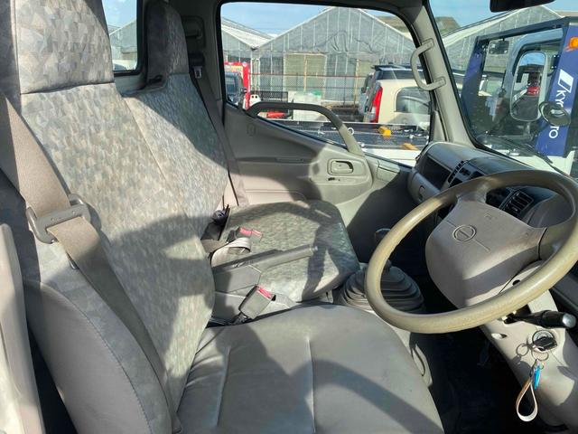 デュトロ ベースグレード　トラック　ＭＴ　エアコン　パワーウィンドウ　運転席エアバッグ（33枚目）