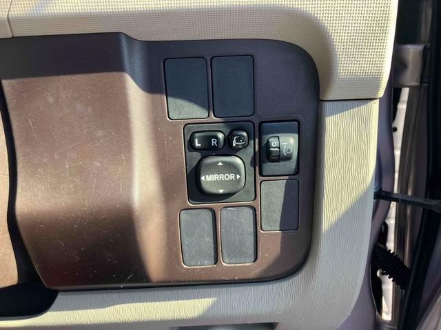 パッソ Ｘ　Ｌパッケージ　スマートキー　電動格納ミラー　ＣＶＴ　盗難防止システム　衝突安全ボディ　ＡＢＳ　ＥＳＣ　ＣＤ　エアコン　パワーステアリング　パワーウィンドウ（4枚目）