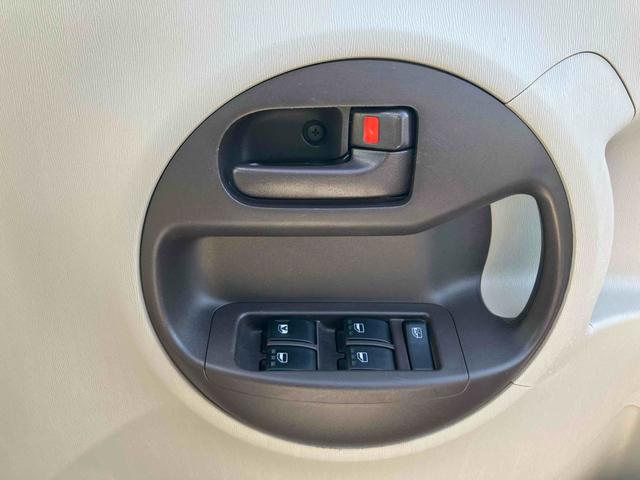 パッソ Ｘ　Ｌパッケージ　スマートキー　電動格納ミラー　ＣＶＴ　盗難防止システム　衝突安全ボディ　ＡＢＳ　ＥＳＣ　ＣＤ　エアコン　パワーステアリング　パワーウィンドウ（6枚目）