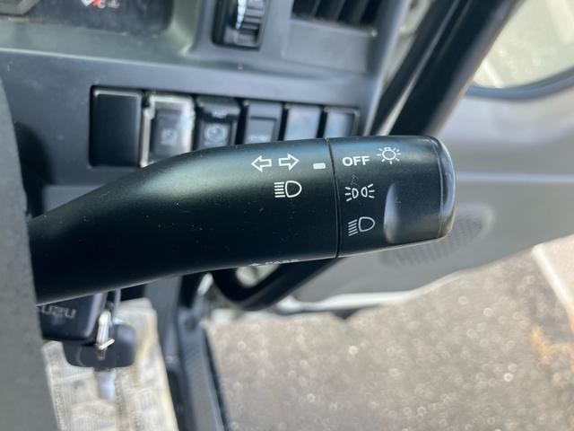 エルフトラック 強化ダンプ 低床 積載量2t 後輪ダブル(44枚目)