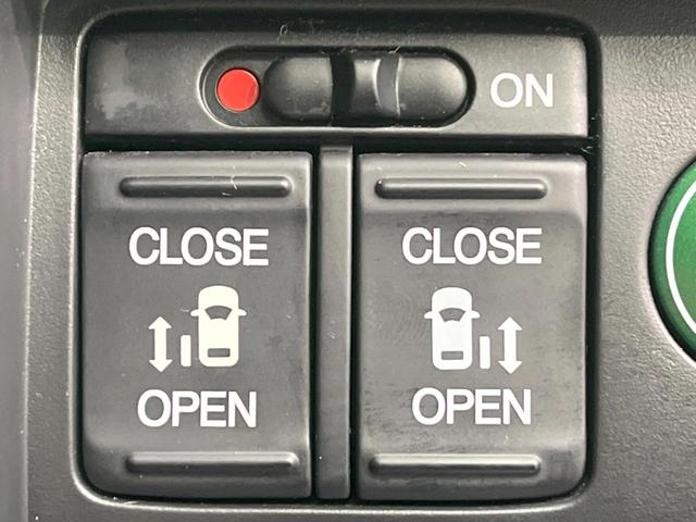 アブソルート・EX 禁煙車 メーカーナビ 後席モニター Bluetooth接続 バックカメラ 7人乗り 両側電動ドア 衝突軽減ブレーキ ブラインドスポットモニター 純正18AW LEDヘッド リアオートエアコン ETC(6枚目)