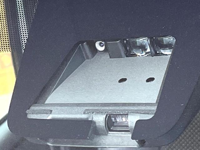 ヴォクシー ＺＳ　煌ＩＩＩ　純正ナビ　バックカメラ　両側電動スライドドア　トヨタセーフティセンス　クルーズコントロール　ＥＴＣ　純正１６インチアルミホイール　８人乗り　ＬＥＤヘッド＆フォグ　オートマチックハイビーム（5枚目）