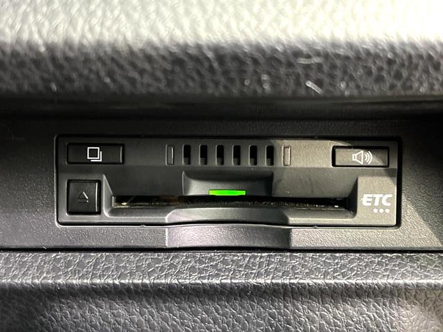 ヴォクシー ＺＳ　煌ＩＩＩ　純正ナビ　バックカメラ　両側電動スライドドア　トヨタセーフティセンス　クルーズコントロール　ＥＴＣ　純正１６インチアルミホイール　８人乗り　ＬＥＤヘッド＆フォグ　オートマチックハイビーム（7枚目）