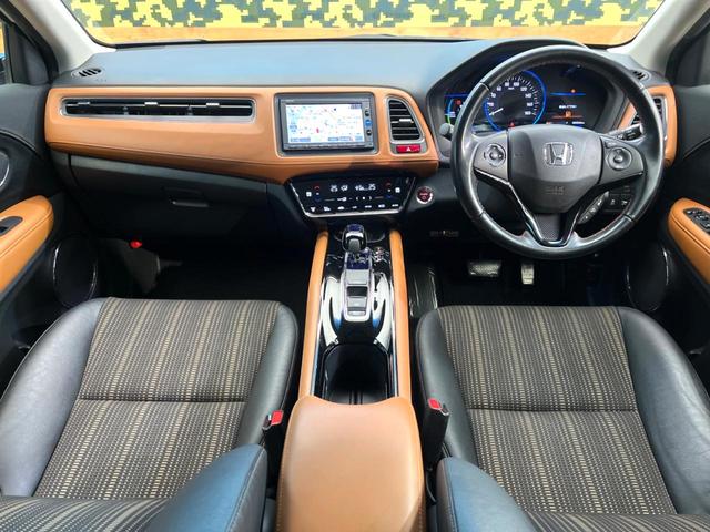 ヴェゼル ハイブリッドＺ　禁煙車　純正ナビ　バックカメラ　シティブレーキアクティブシステム　クルーズコントロール　シートヒーター　純正革巻きステアリング　ＬＥＤヘッドライト　スマートキー　純正１７インチアルミホイール（2枚目）