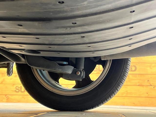 ヴェゼル ハイブリッドＺ　禁煙車　純正ナビ　バックカメラ　シティブレーキアクティブシステム　クルーズコントロール　シートヒーター　純正革巻きステアリング　ＬＥＤヘッドライト　スマートキー　純正１７インチアルミホイール（20枚目）