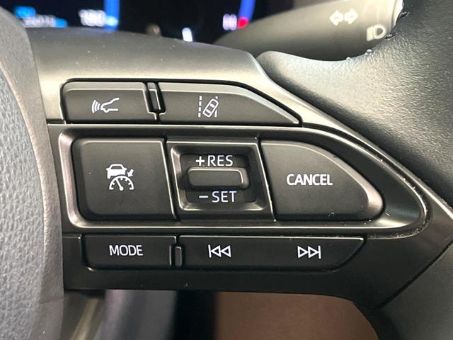ヤリスクロス ハイブリッドＺ　禁煙車　セーフティセンス　レーダークルーズ　純正８型ディスプレイ　ナビキット　バックカメラ　ＥＴＣ　ハーフレザーシート　パワーシート　シートヒーター　ＬＥＤヘッド　ＡＣ１００Ｖ電源　スマートキー（6枚目）